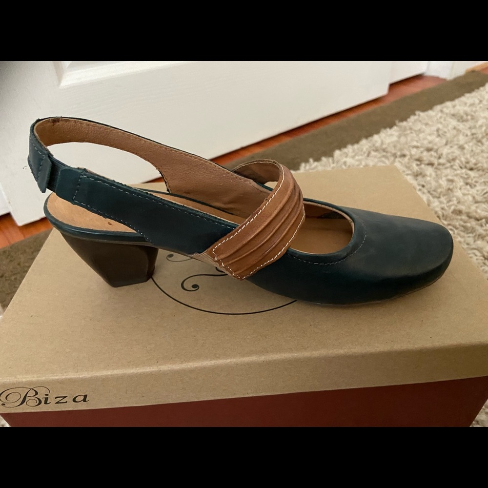 Remounted Dornfore, super cute navy and camel leather,